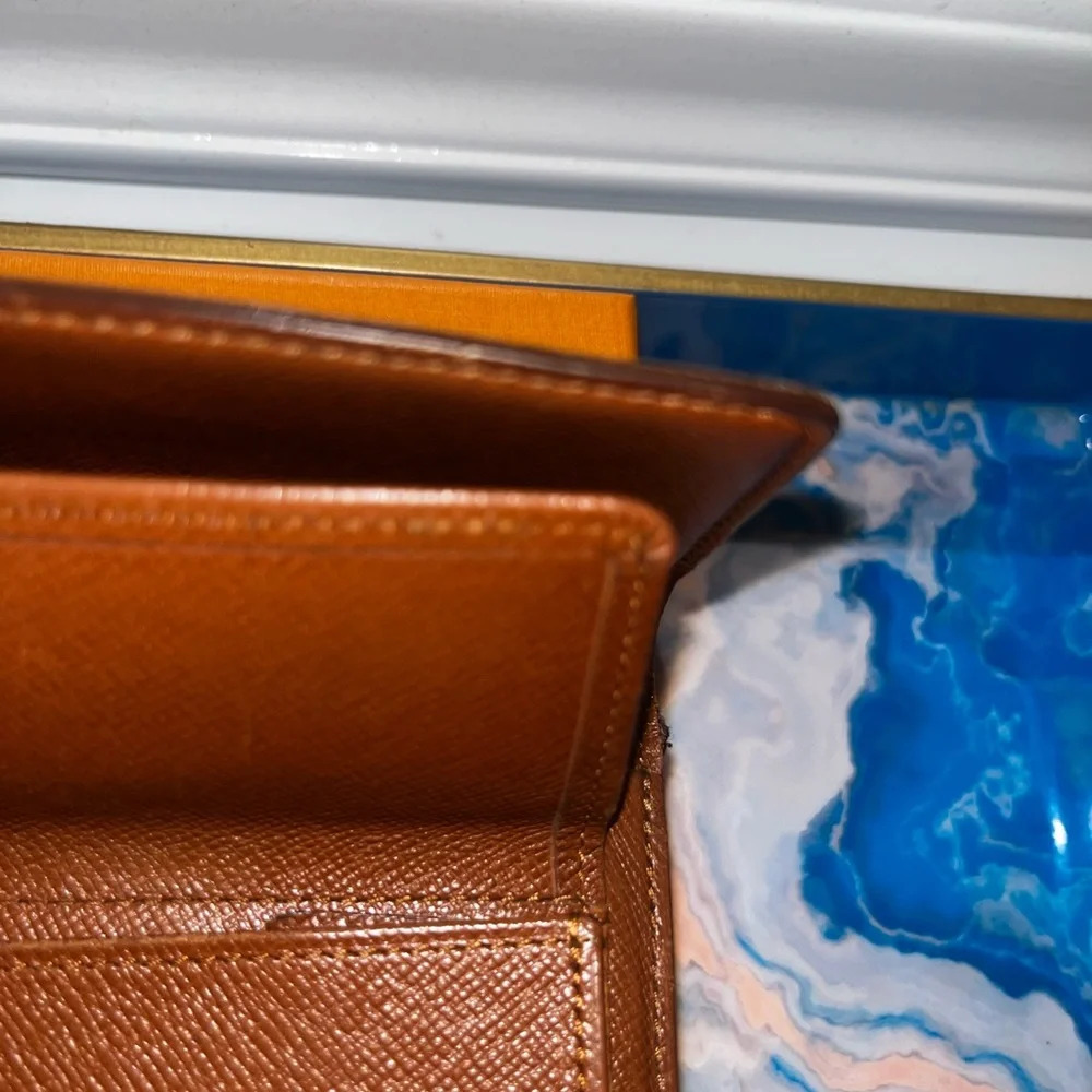 🍀 Louis Vuitton monogram larger size wallet - good condition! Authentic. - Picture 10 of 16